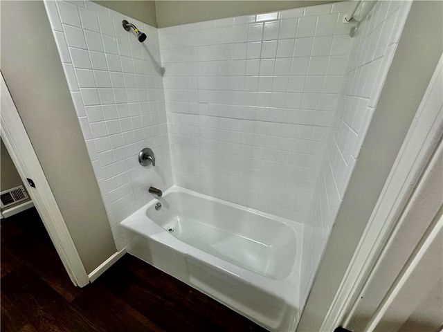 8240 NW Birch Lane, Kansas City, MO 64151