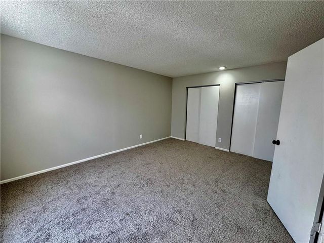 8240 NW Birch Lane, Kansas City, MO 64151