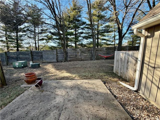 8240 NW Birch Lane, Kansas City, MO 64151