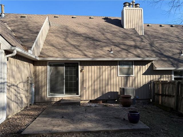 8240 NW Birch Lane, Kansas City, MO 64151