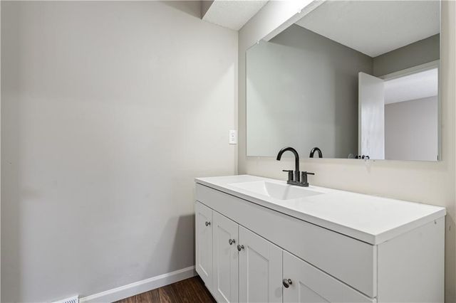 8240 NW Birch Lane, Kansas City, MO 64151