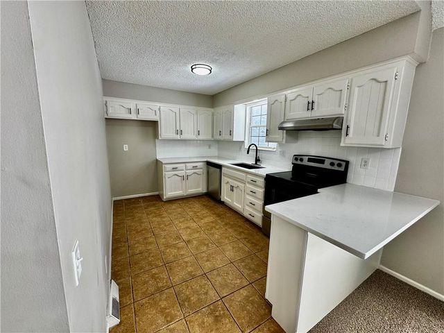 8240 NW Birch Lane, Kansas City, MO 64151