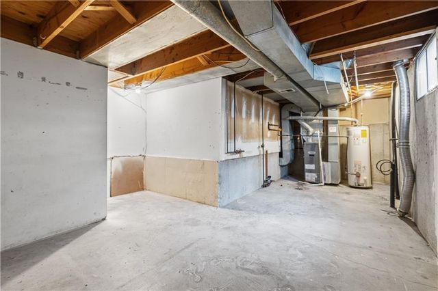 8240 NW Birch Lane, Kansas City, MO 64151