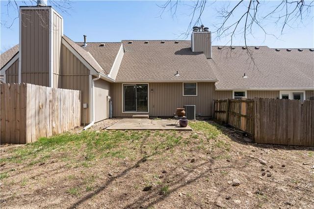 8240 NW Birch Lane, Kansas City, MO 64151