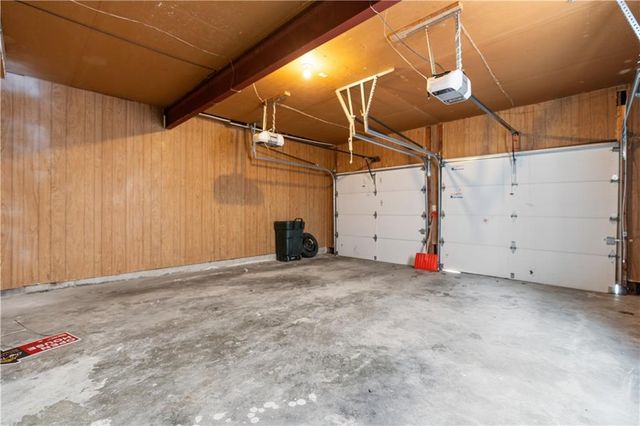 8240 NW Birch Lane, Kansas City, MO 64151