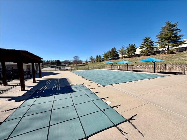 8240 NW Birch Lane, Kansas City, MO 64151