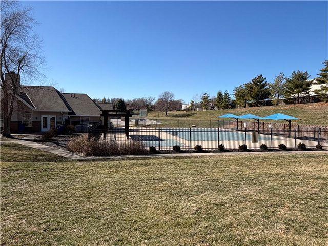 8240 NW Birch Lane, Kansas City, MO 64151