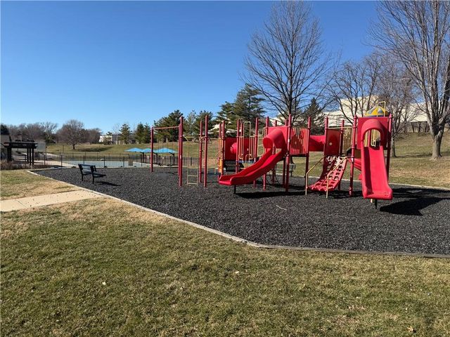 8240 NW Birch Lane, Kansas City, MO 64151