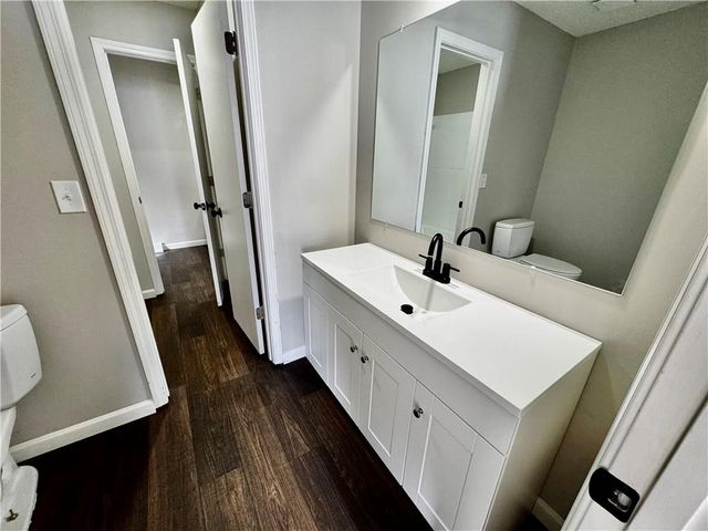 8240 NW Birch Lane, Kansas City, MO 64151