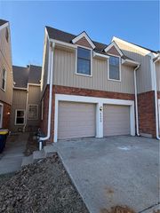 8240 NW Birch Lane, Kansas City, MO 64151