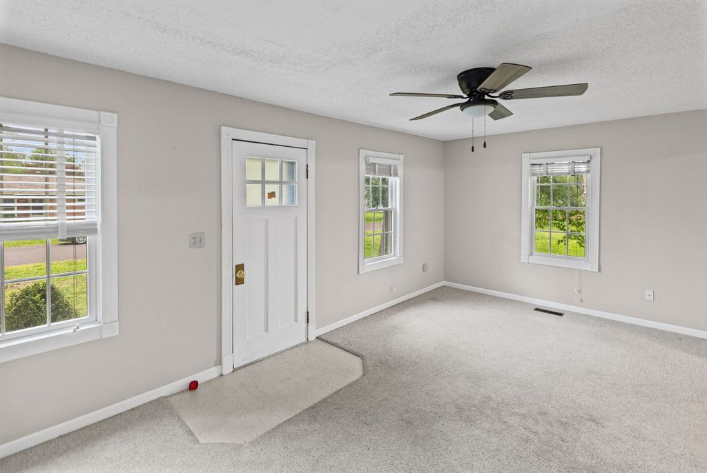 Image 12 of property listing at 407 S Davis Avenue, Centralia, IL 62801