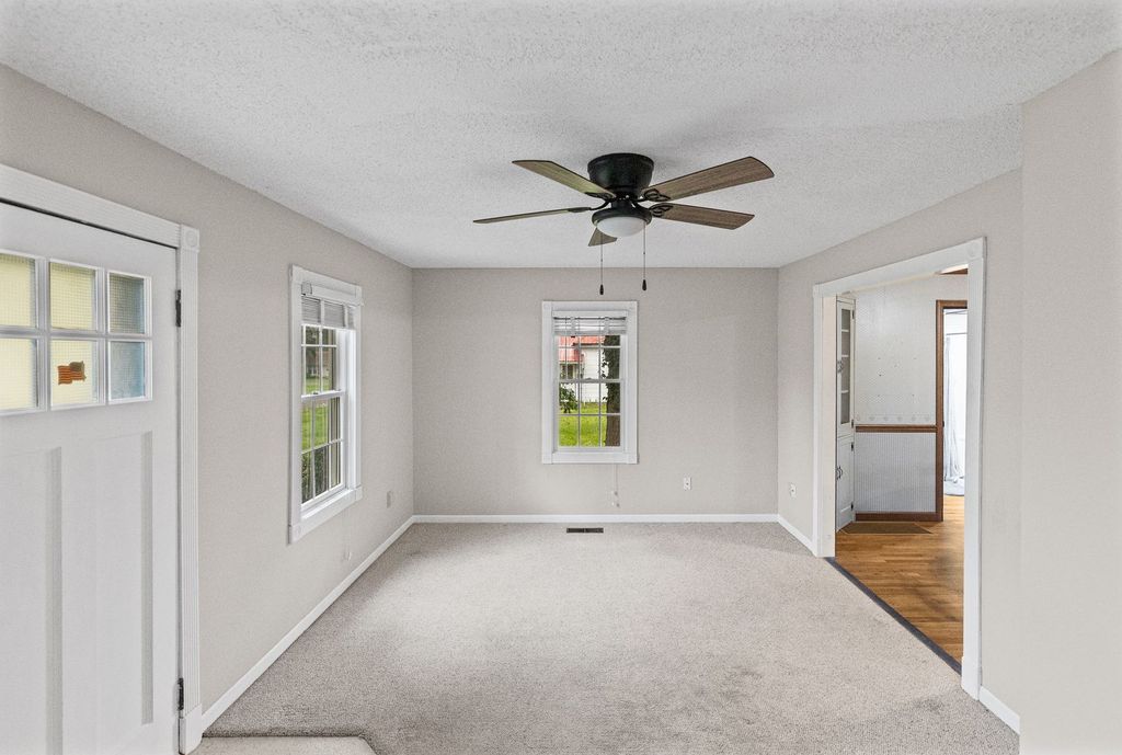 Image 13 of property listing at 407 S Davis Avenue, Centralia, IL 62801