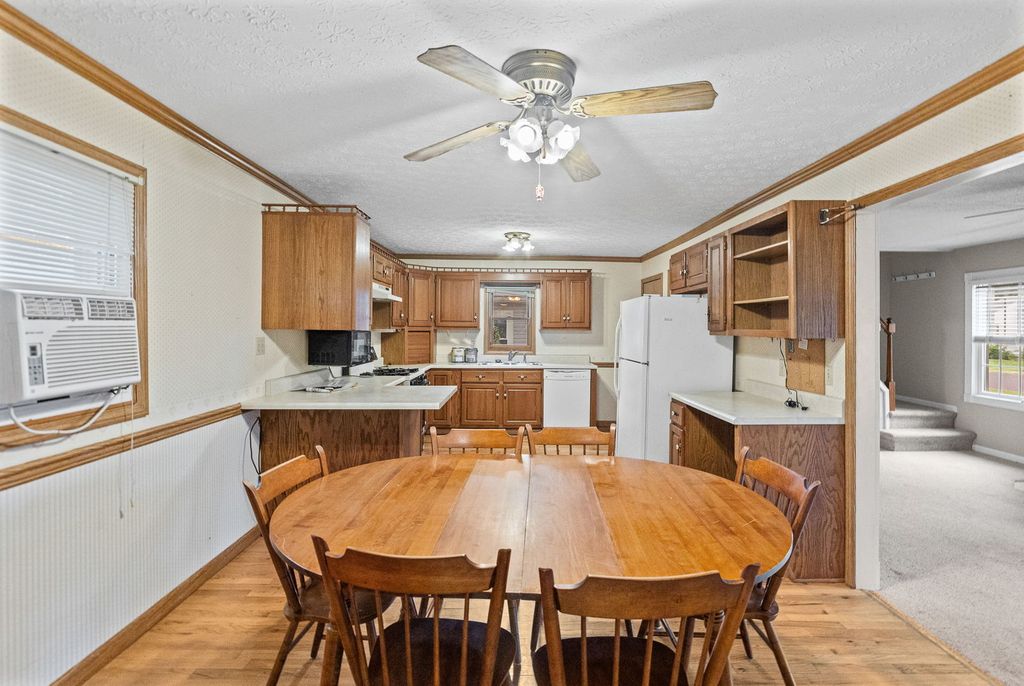 Image 15 of property listing at 407 S Davis Avenue, Centralia, IL 62801