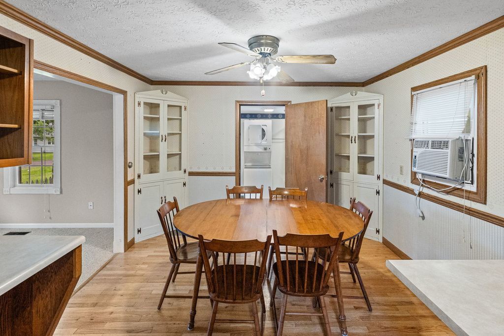 Image 16 of property listing at 407 S Davis Avenue, Centralia, IL 62801