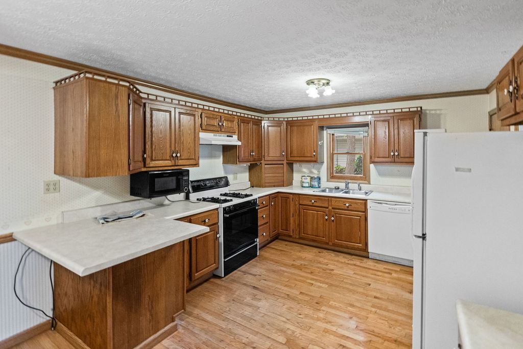 Image 18 of property listing at 407 S Davis Avenue, Centralia, IL 62801