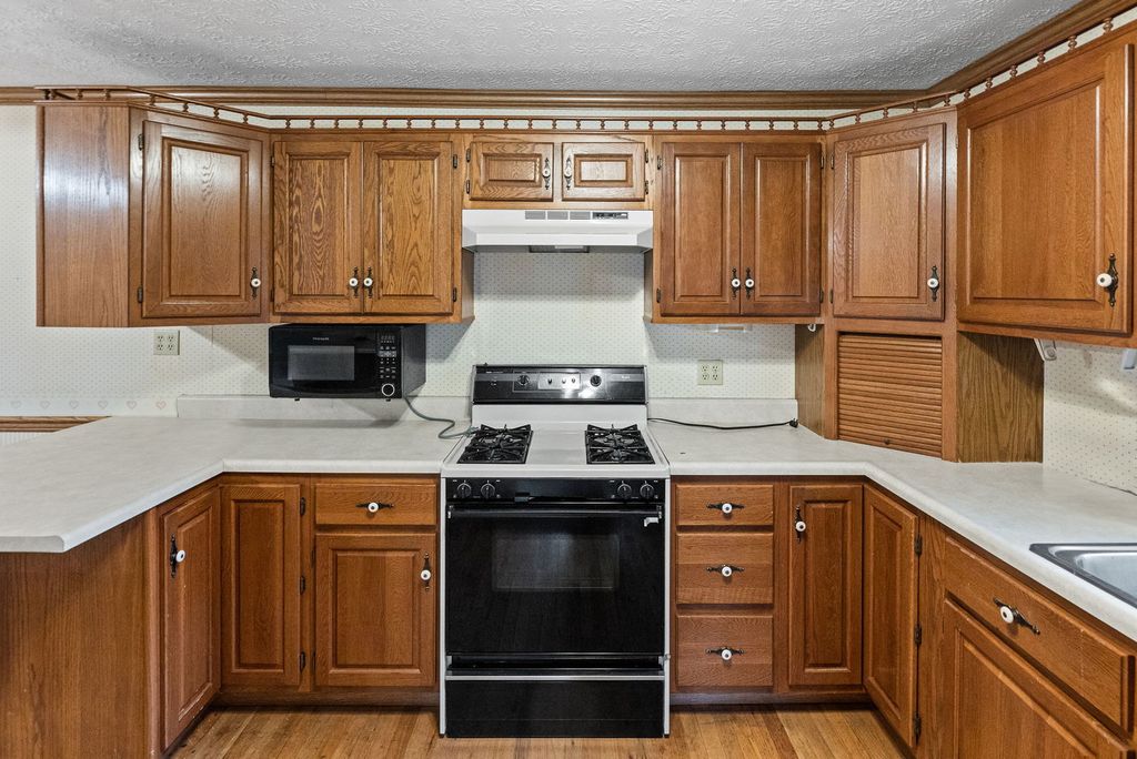 Image 19 of property listing at 407 S Davis Avenue, Centralia, IL 62801