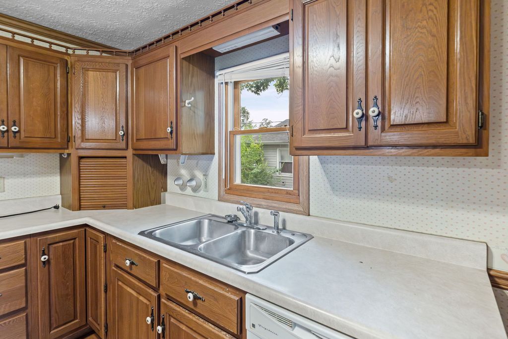 Image 20 of property listing at 407 S Davis Avenue, Centralia, IL 62801