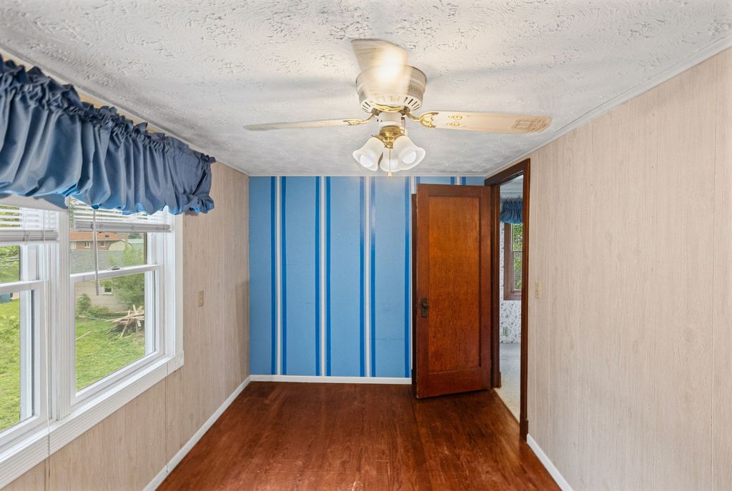 Image 25 of property listing at 407 S Davis Avenue, Centralia, IL 62801