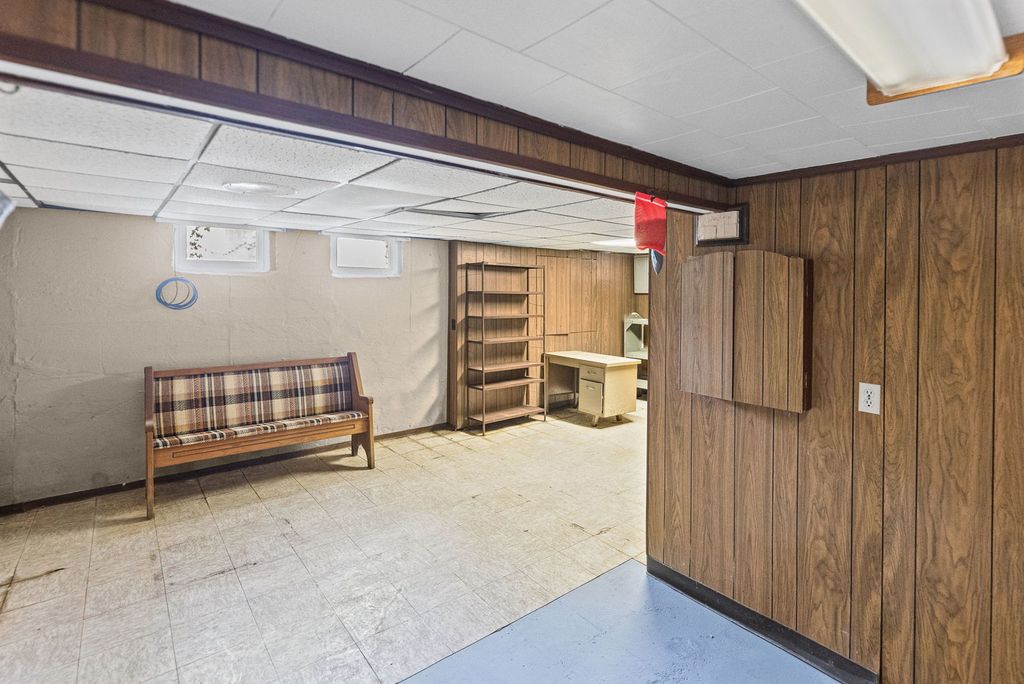 Image 29 of property listing at 407 S Davis Avenue, Centralia, IL 62801