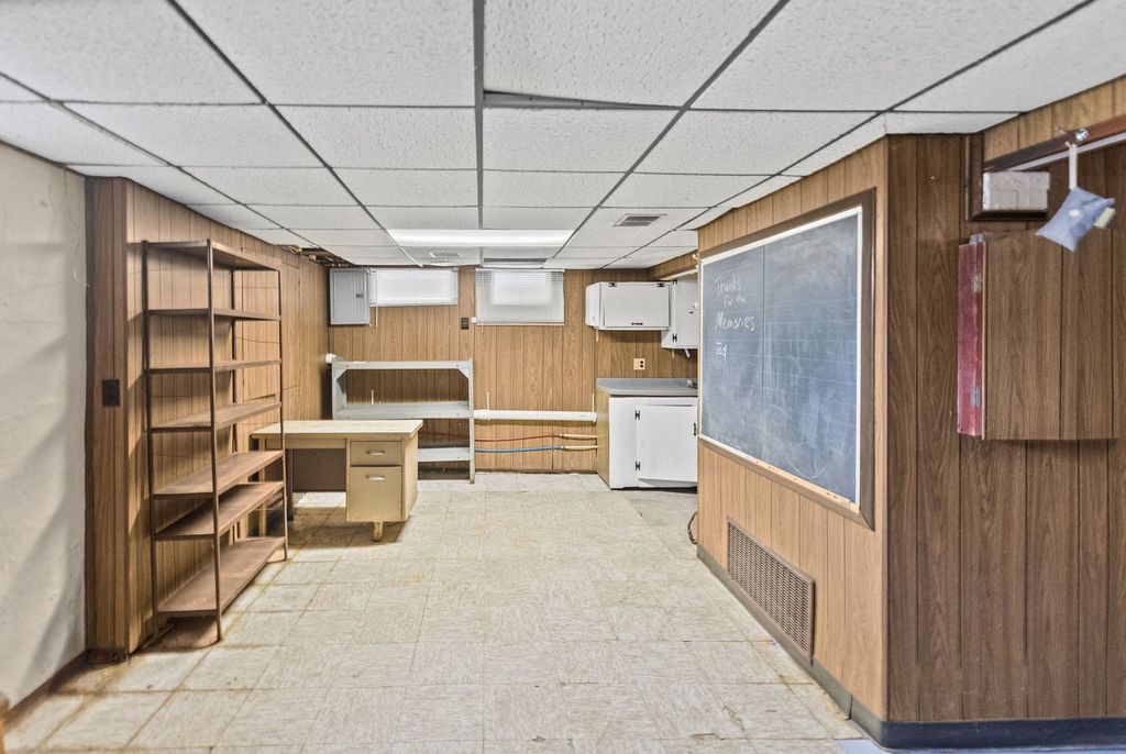 Image 30 of property listing at 407 S Davis Avenue, Centralia, IL 62801