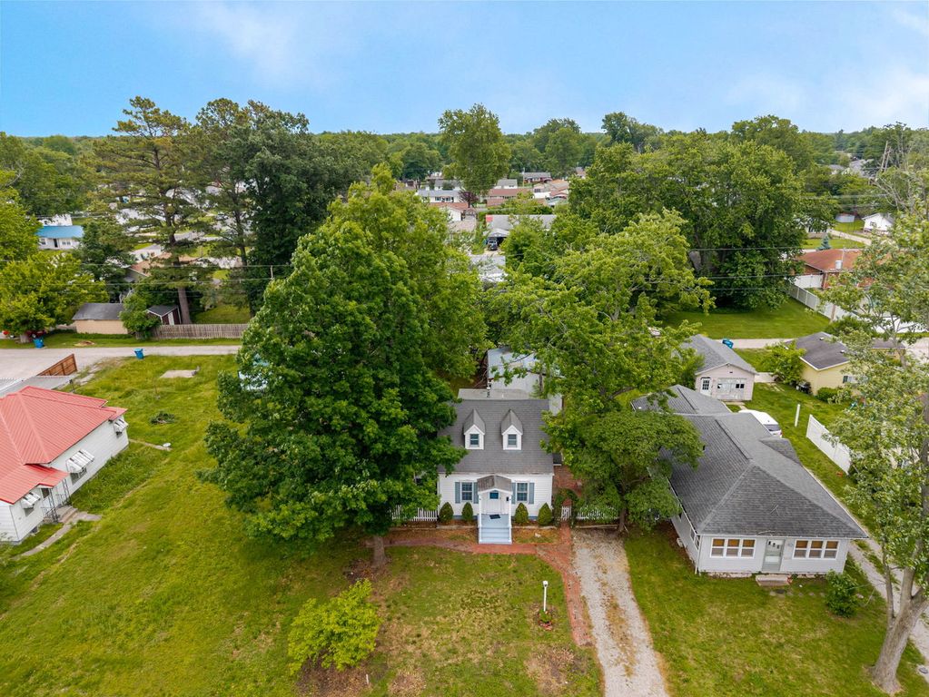 Image 35 of property listing at 407 S Davis Avenue, Centralia, IL 62801