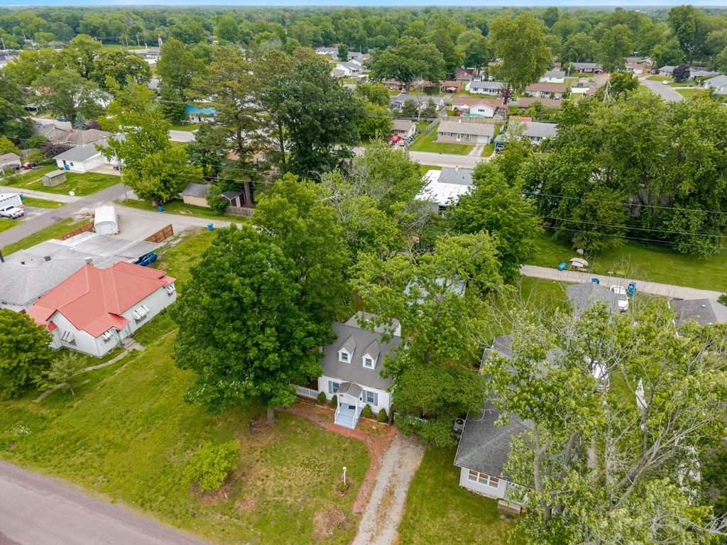 Image 36 of property listing at 407 S Davis Avenue, Centralia, IL 62801