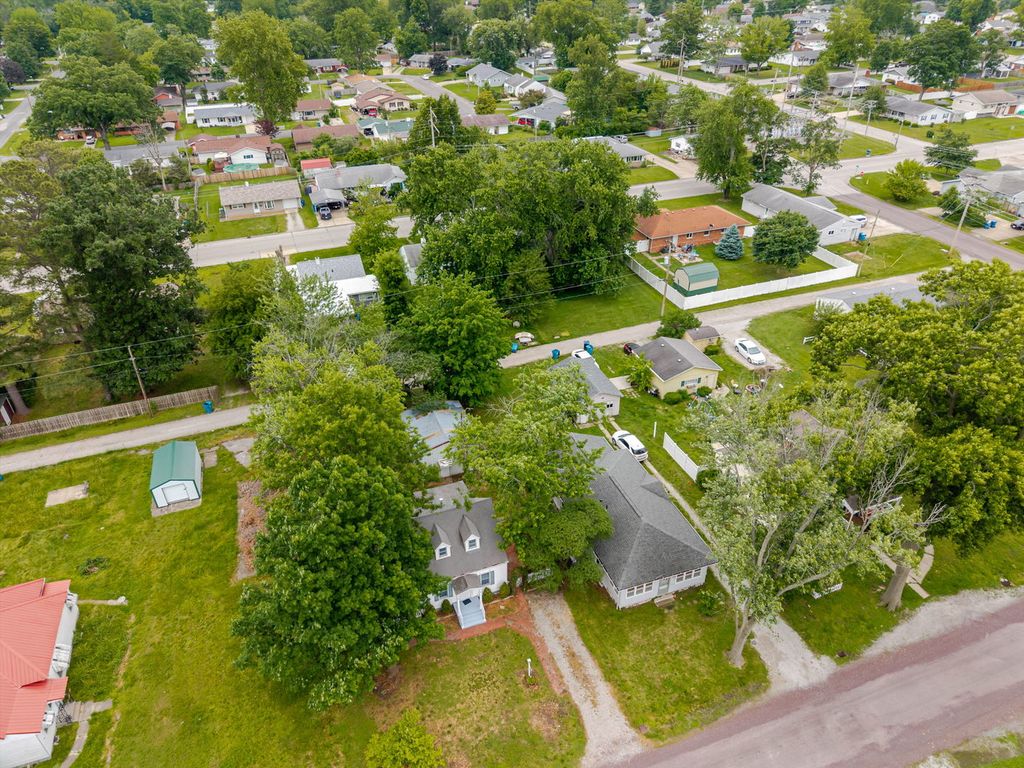 Image 37 of property listing at 407 S Davis Avenue, Centralia, IL 62801