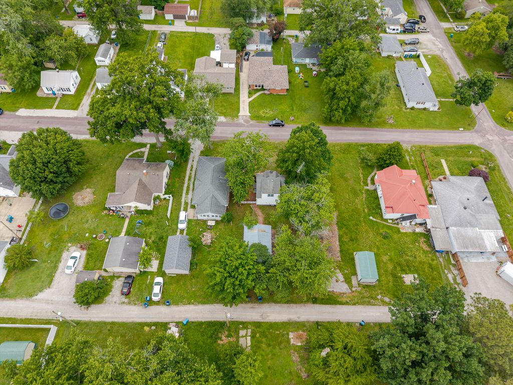 Image 39 of property listing at 407 S Davis Avenue, Centralia, IL 62801