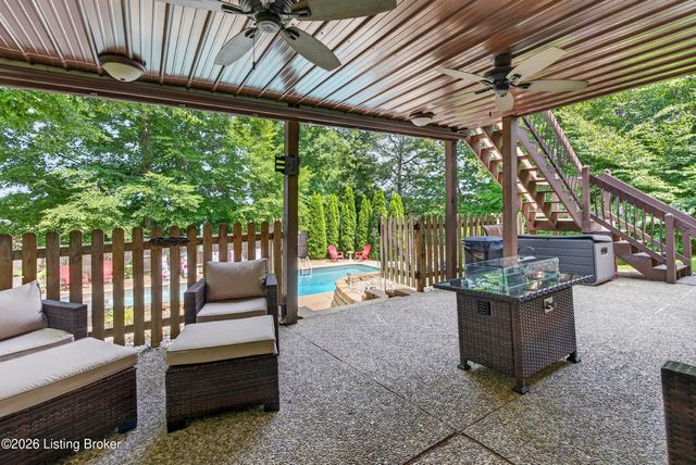 8807 Grand Ridge Ct, Louisville, KY 40214