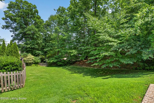 8807 Grand Ridge Ct, Louisville, KY 40214
