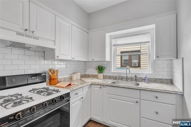 1053 Anderson Avenue, Fort Lee, NJ 07024