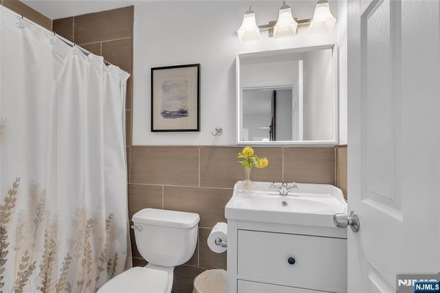 1053 Anderson Avenue, Fort Lee, NJ 07024