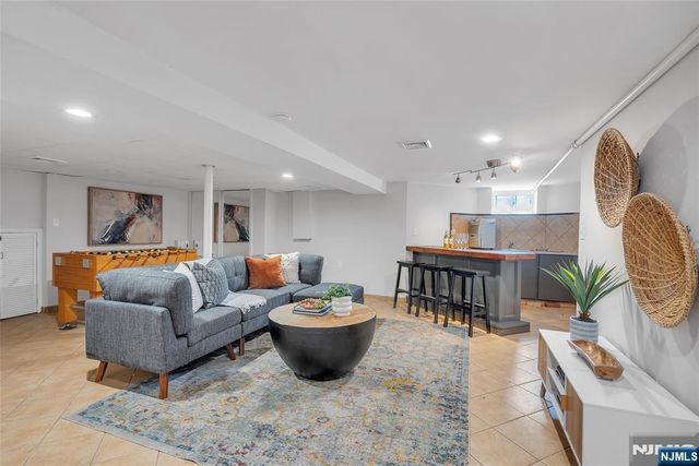1053 Anderson Avenue, Fort Lee, NJ 07024
