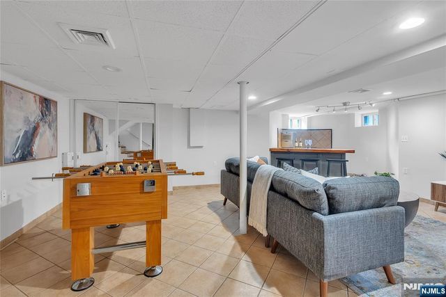 1053 Anderson Avenue, Fort Lee, NJ 07024