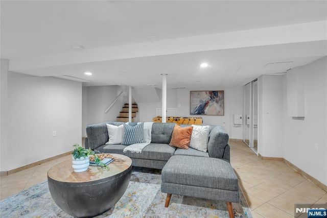 1053 Anderson Avenue, Fort Lee, NJ 07024