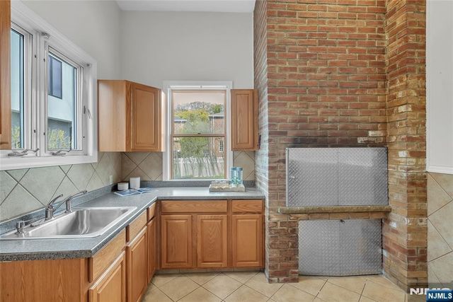 1053 Anderson Avenue, Fort Lee, NJ 07024