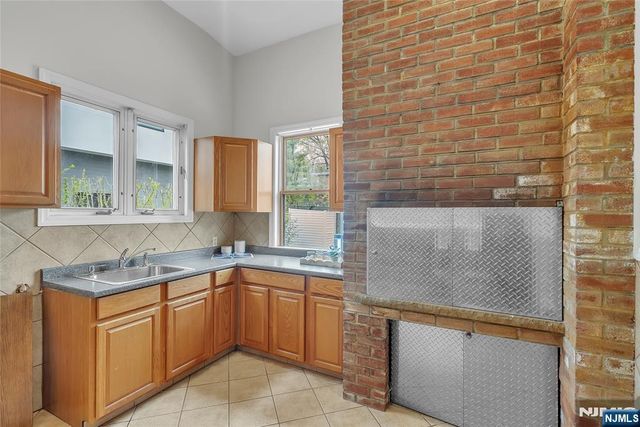 1053 Anderson Avenue, Fort Lee, NJ 07024