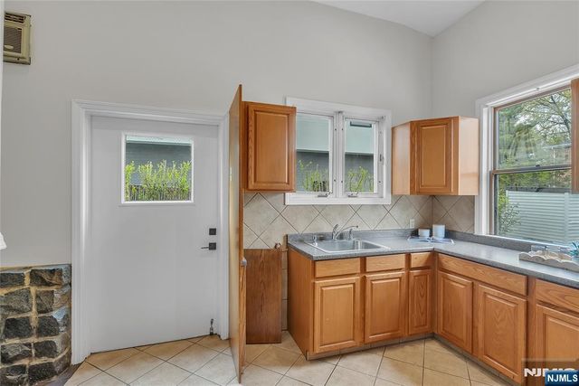 1053 Anderson Avenue, Fort Lee, NJ 07024