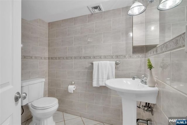 1053 Anderson Avenue, Fort Lee, NJ 07024