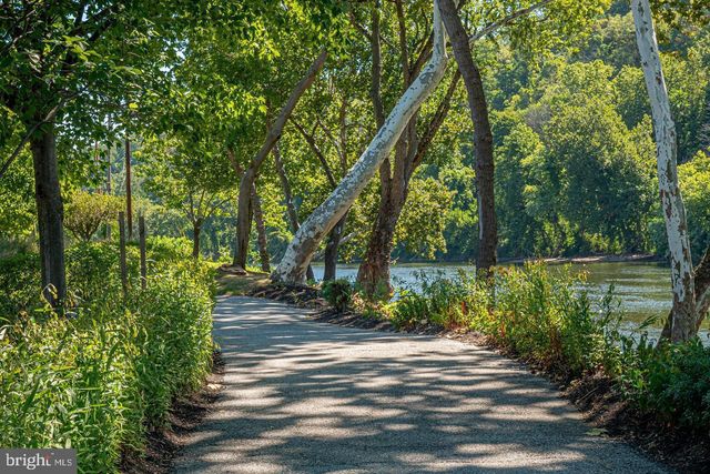 919 RIVERPLACE DR, Conshohocken, PA 19428