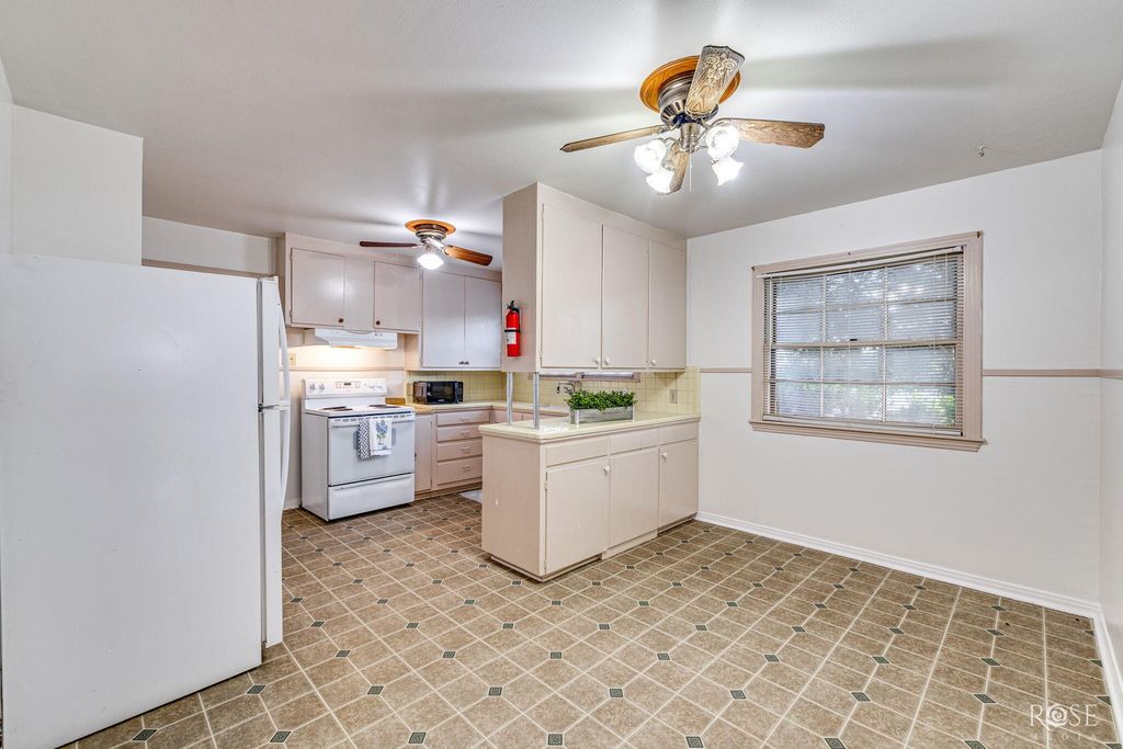 Image 11 of property listing at 2503 Jann Drive, San Angelo, TX 76904