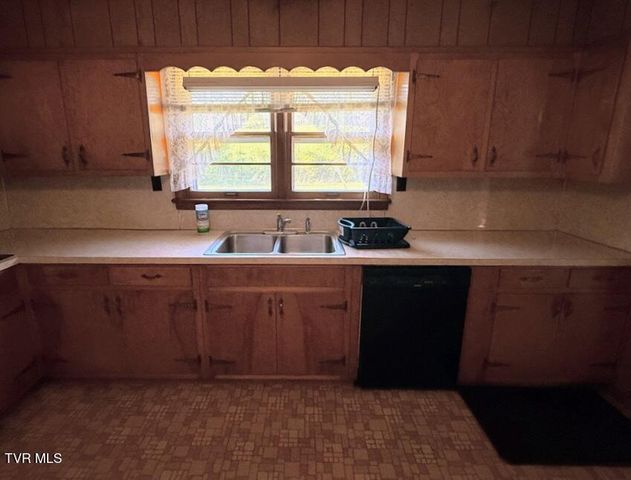 450 Beech Creek Road, Rogersville, TN 37857