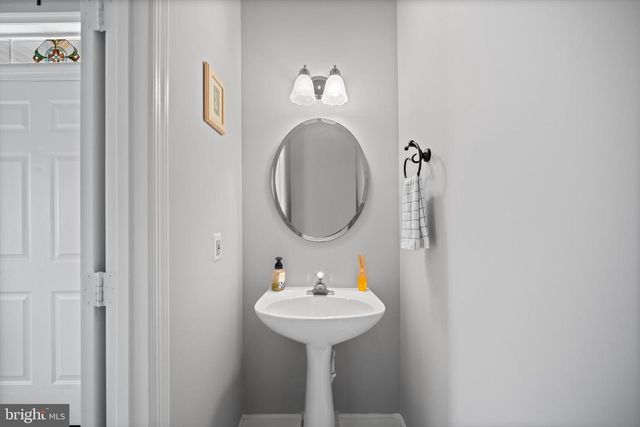 74 MANOR DR, Edinburg, VA 22824