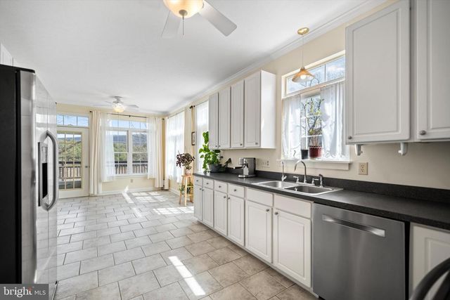 74 MANOR DR, Edinburg, VA 22824