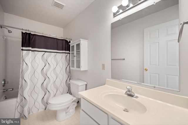 74 MANOR DR, Edinburg, VA 22824