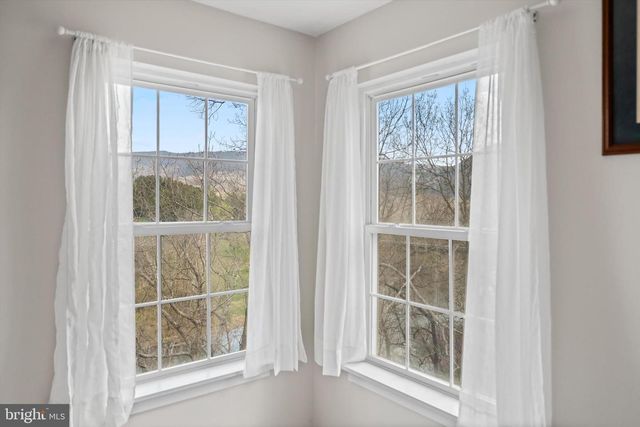 74 MANOR DR, Edinburg, VA 22824