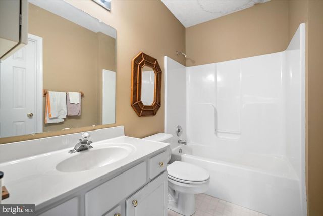 74 MANOR DR, Edinburg, VA 22824