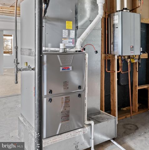 74 MANOR DR, Edinburg, VA 22824