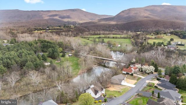 74 MANOR DR, Edinburg, VA 22824