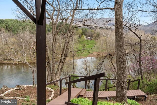 74 MANOR DR, Edinburg, VA 22824